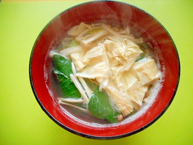 湯葉と小松菜えのきの醤油汁