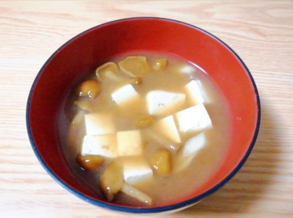 なめこと豆腐と油揚げのお味噌汁♪