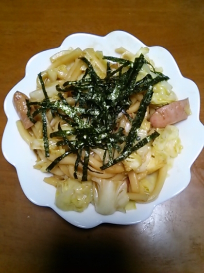 焼きうどんにお砂糖を入れるのに驚きましたが何時もより照りが出たような気がします
とても美味しく頂きました
ごちそうさまでした