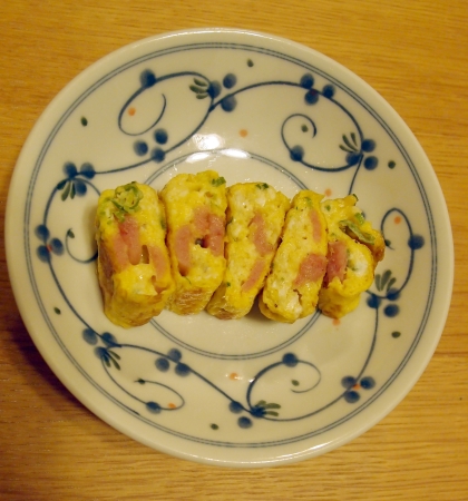 明日のお弁当用に作りました
彩り綺麗な卵焼きになりました
卵1個で作ったので、小さめでスイマセン