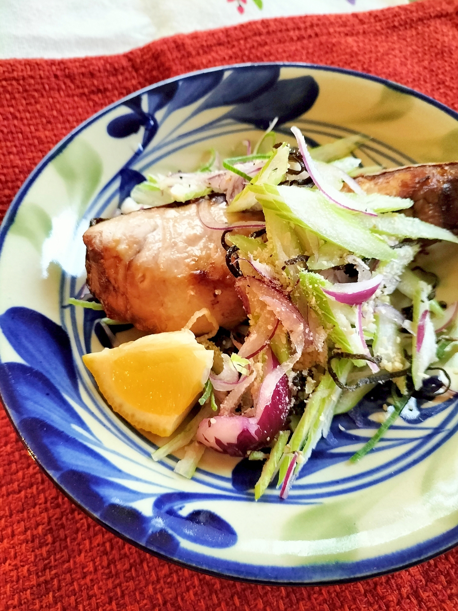 夕食やおつまみに♪セロリとぶりの塩昆布チーズ