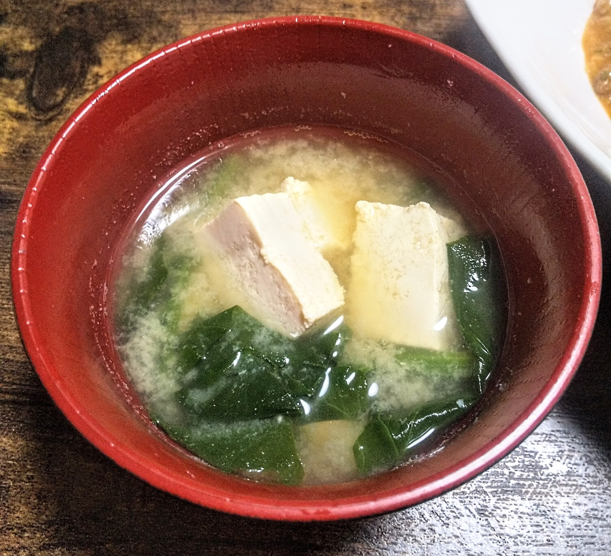 ほうれん草と豆腐のお味噌汁にしました。