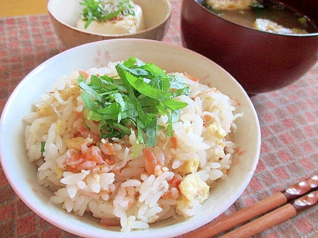 梅とお揚げとちりめんじゃこの炊き込みご飯♪