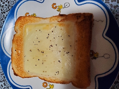 トースト♡シュレッドチーズ・黒胡椒