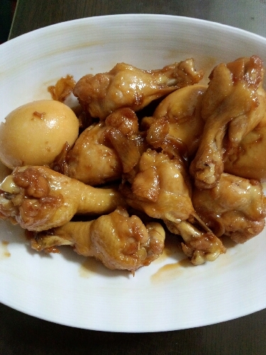 鶏も柔らかくて、卵にもタレが染み込み美味しかった。ご飯とキャベツがすごくすすみます。また、リピします(^O^)