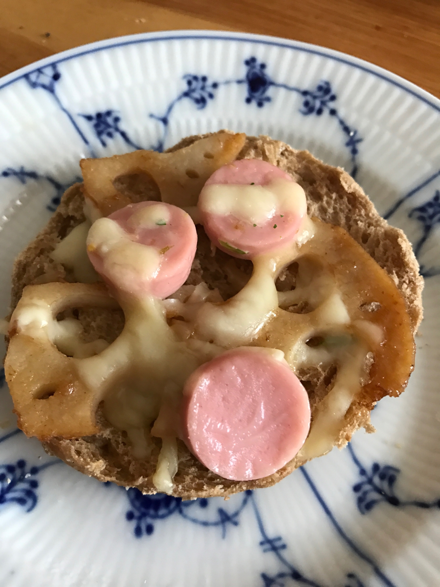 レンコンきんぴらと魚ニソでマフィントースト