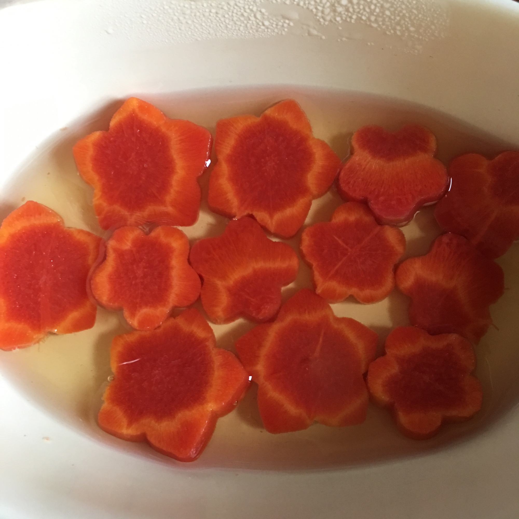 おせちの彩りに レンジで金時人参の花びら白だし煮 レシピ 作り方 By Kuuuma 楽天レシピ おせちの彩りに レンジで金時人参の花びら白だし煮 レシピ 作り方 By Kuuuma 楽天レシピ