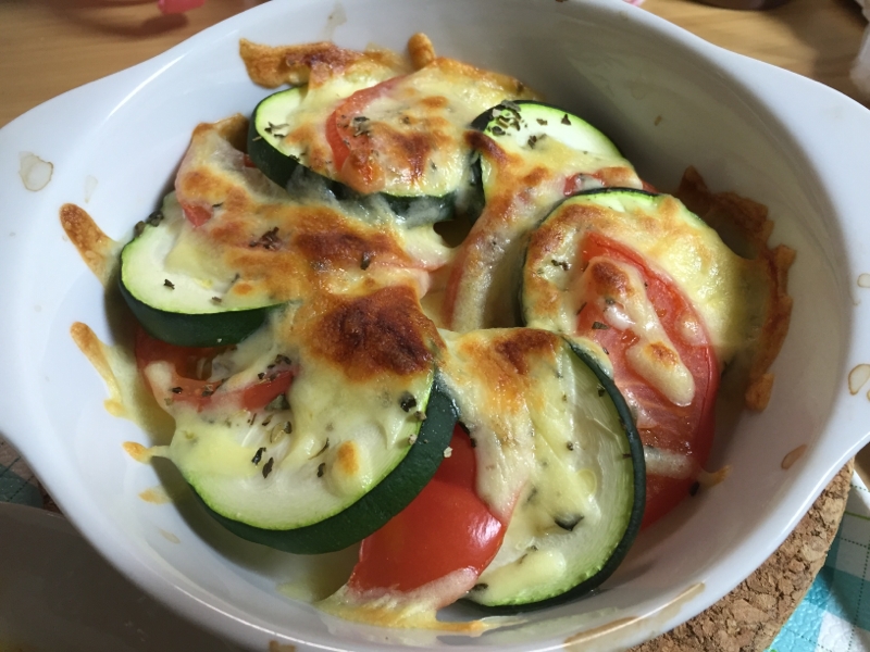 ズッキーニとトマトのチーズ焼き