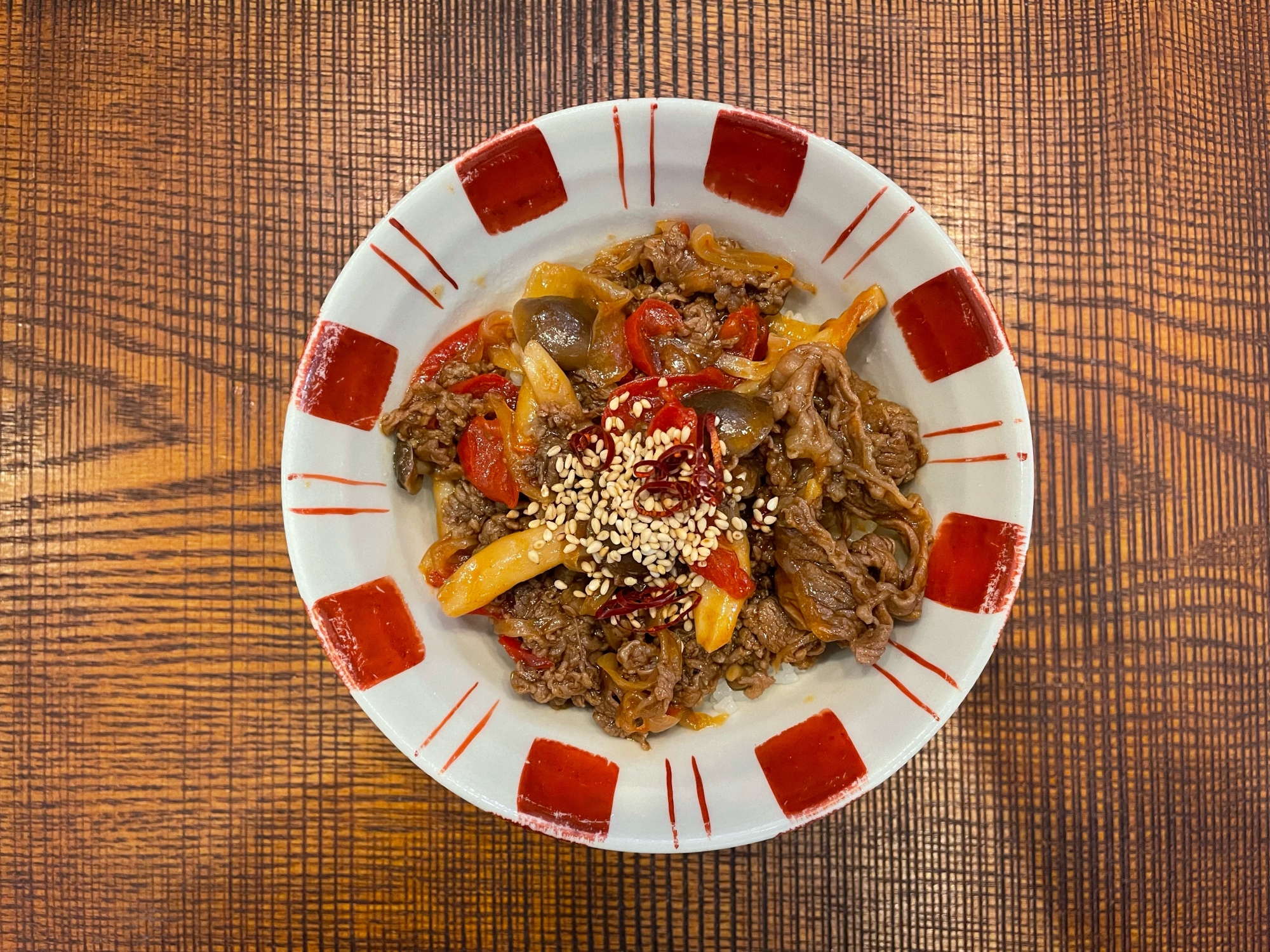 炒めて甘辛タレを煮絡める！プルコギ丼！