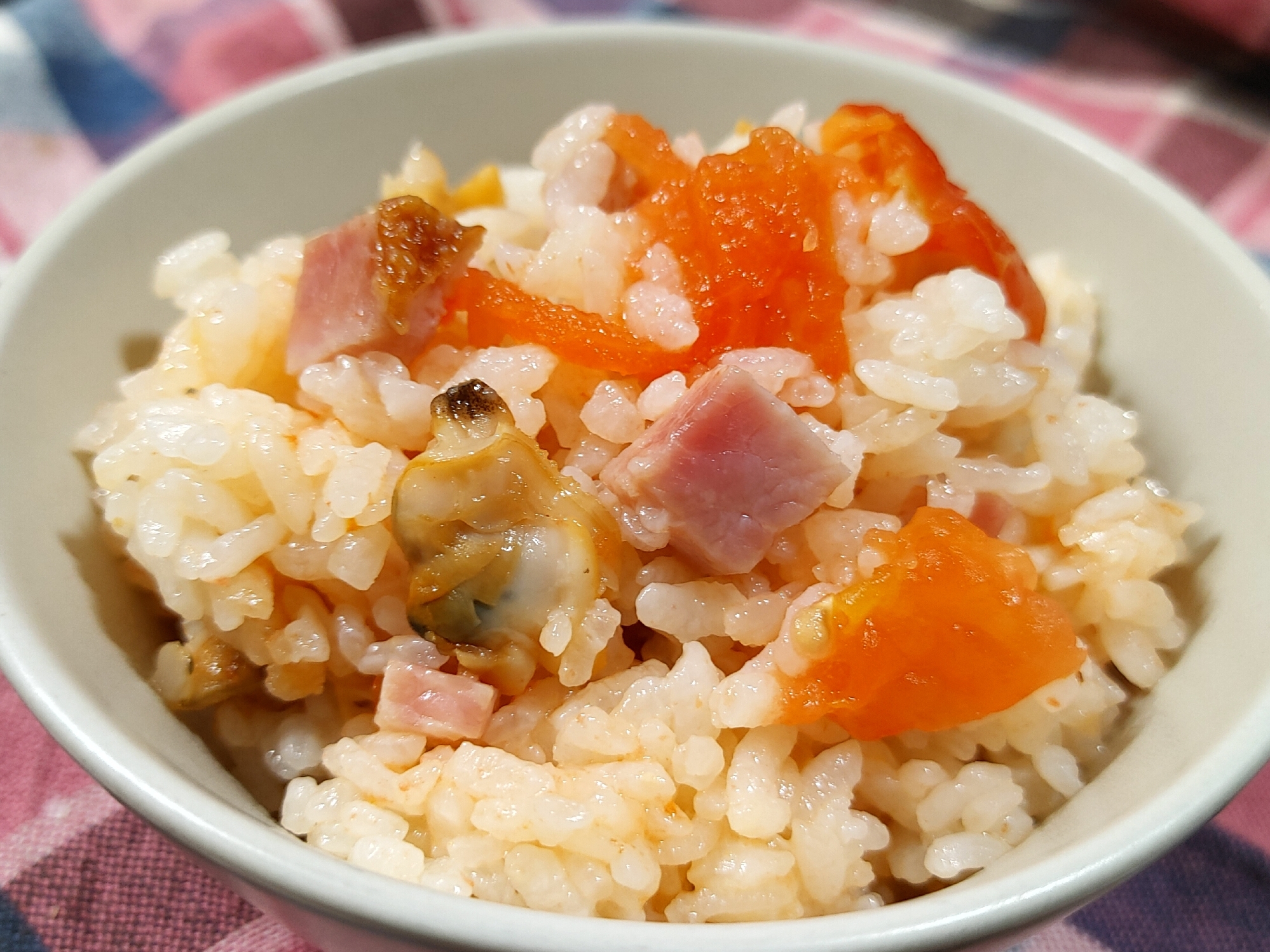 ストウブDeあさりとベーコン丸ごとトマト炊込みご飯