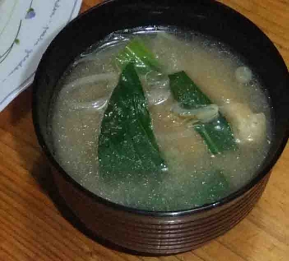 小松菜ともやしと油揚げの味噌汁