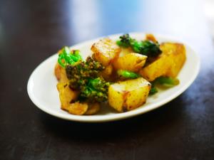 ジャガイモとブロッコリーのカレー炒め レシピ 作り方 By ひざのさら 楽天レシピ