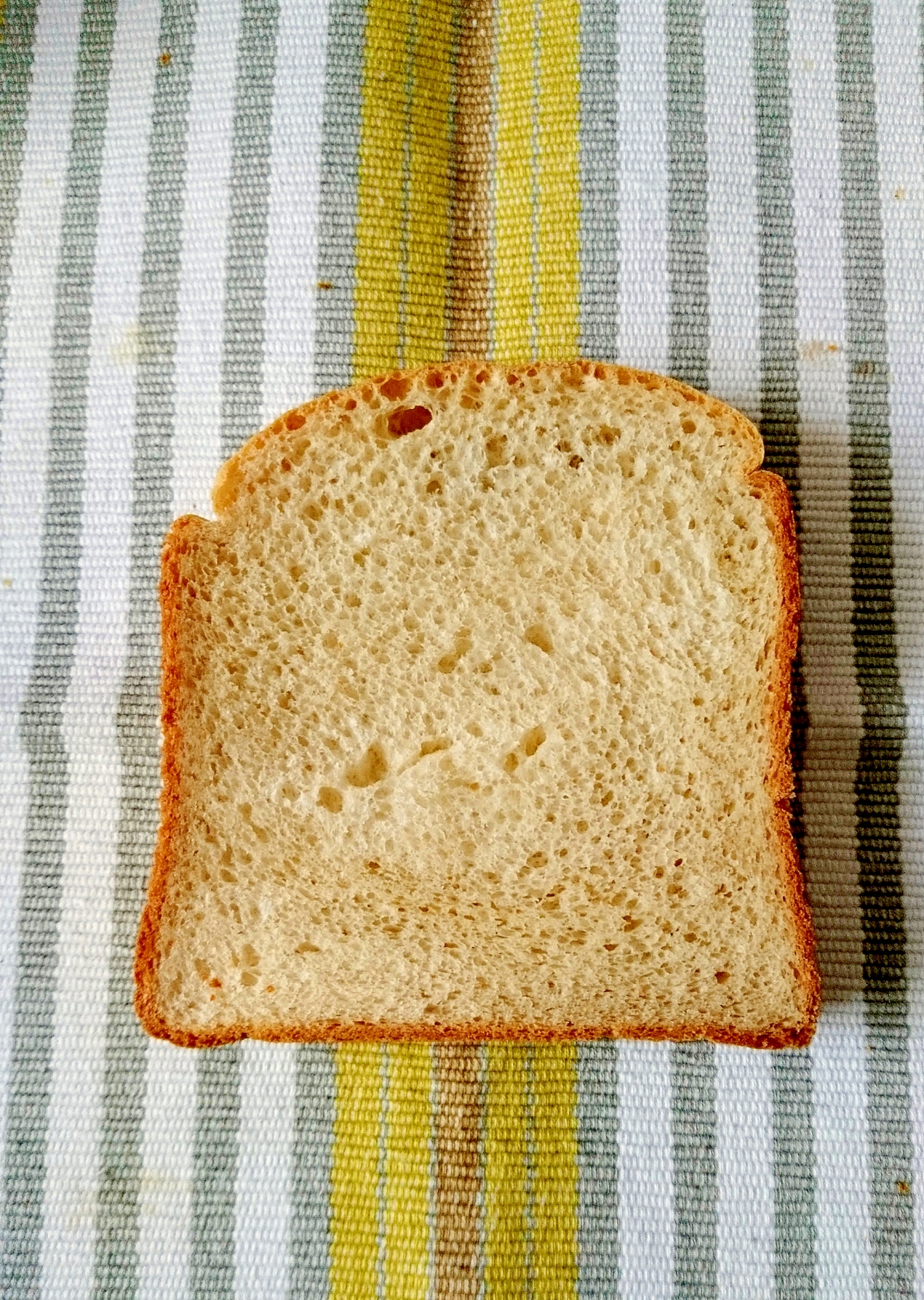 耳もおいしい＊全粒粉とミルクの食パン