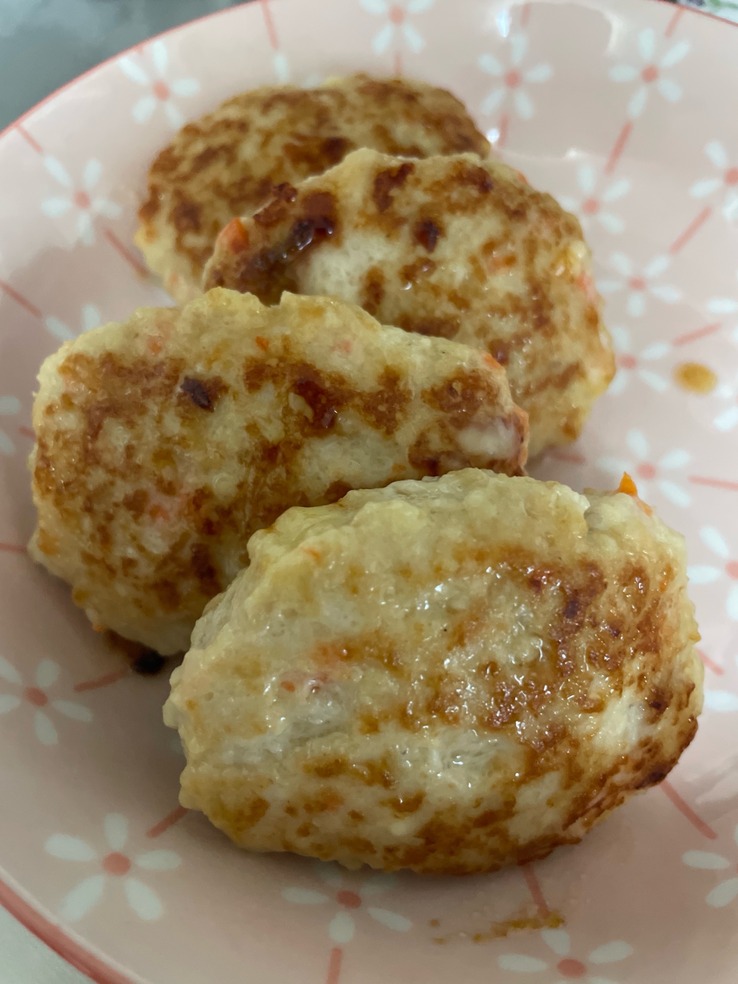 鶏むね肉ハンバーグ(すりごま、きな粉入り)