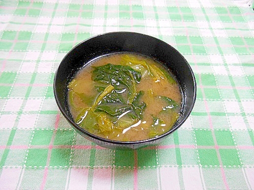 キャベツとほうれん草の味噌汁