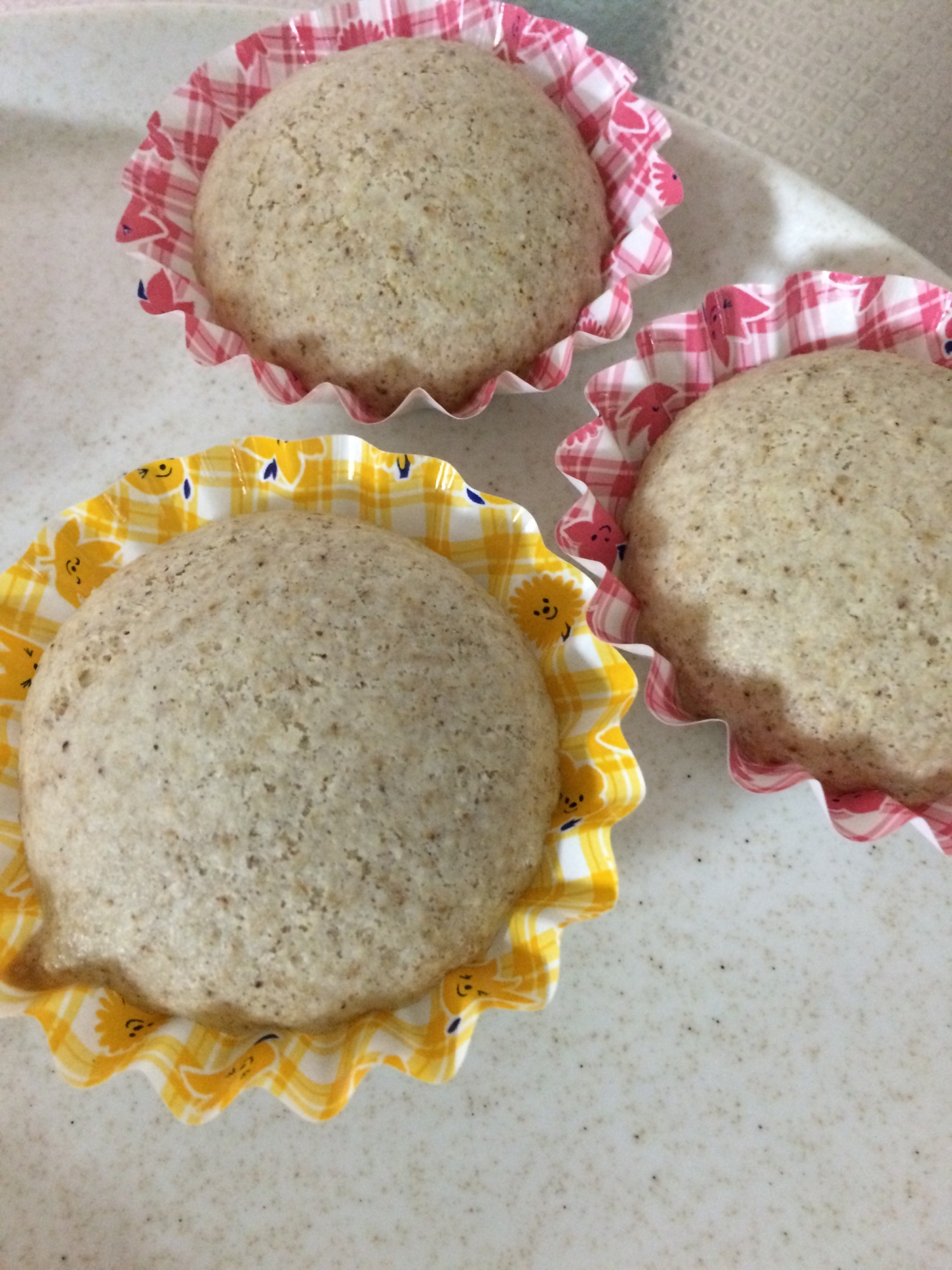 ゴマのシンプルケーキ