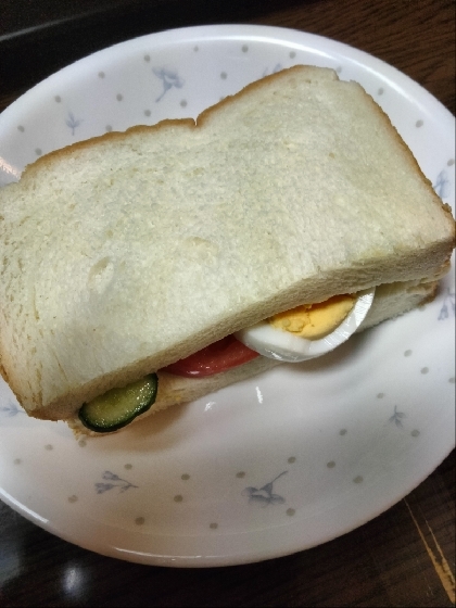 トマトたまごサンドイッチ