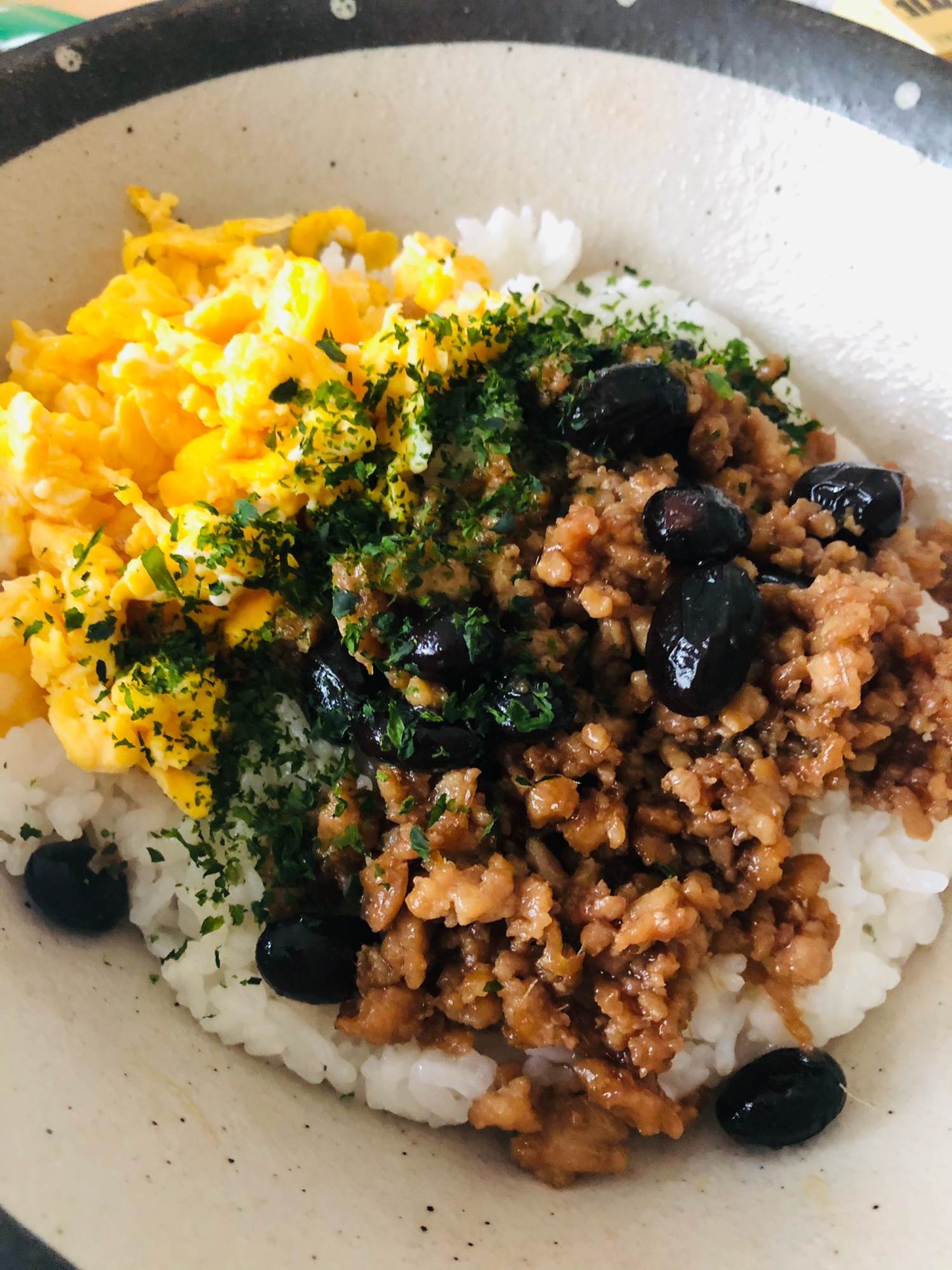 黒豆入りそぼろ丼