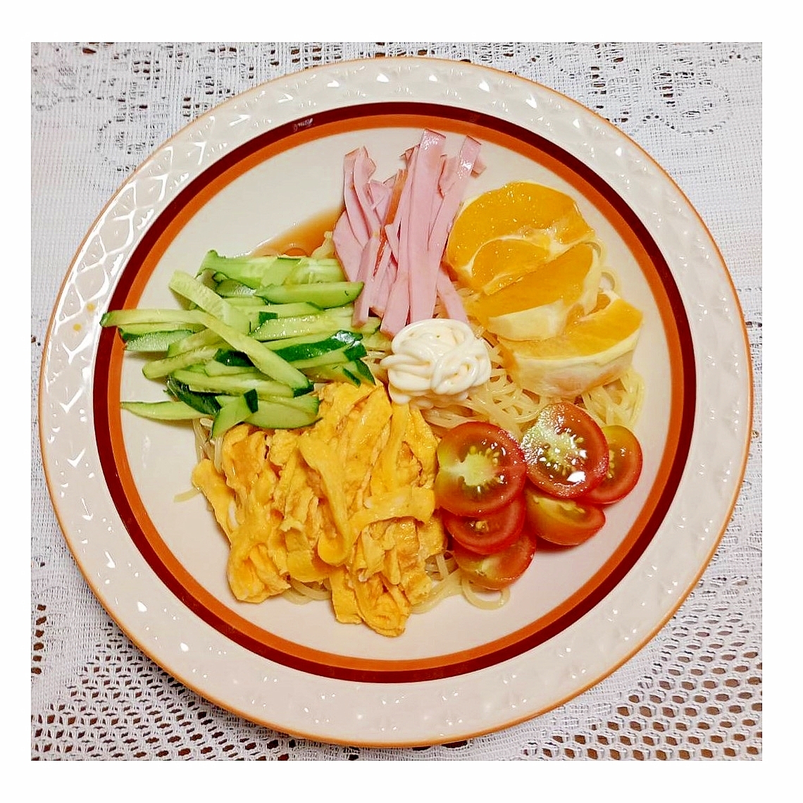 冷やし中華（錦糸卵・きゅうり・オレンジetc..）