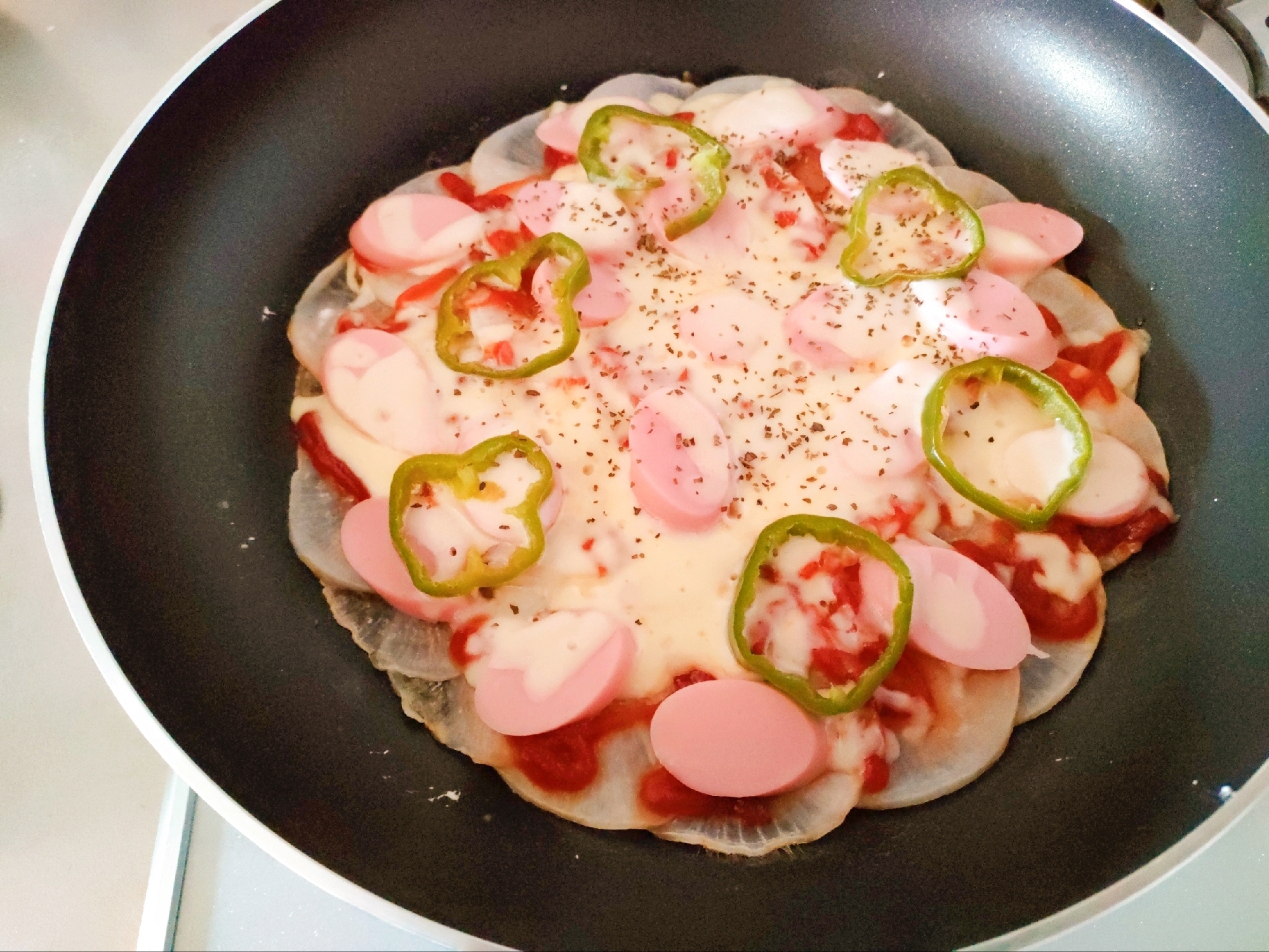 節約・ヘルシー☆魚肉ソーセージとピーマンの大根ピザ