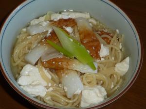 豆腐と竹輪のスープパスタ