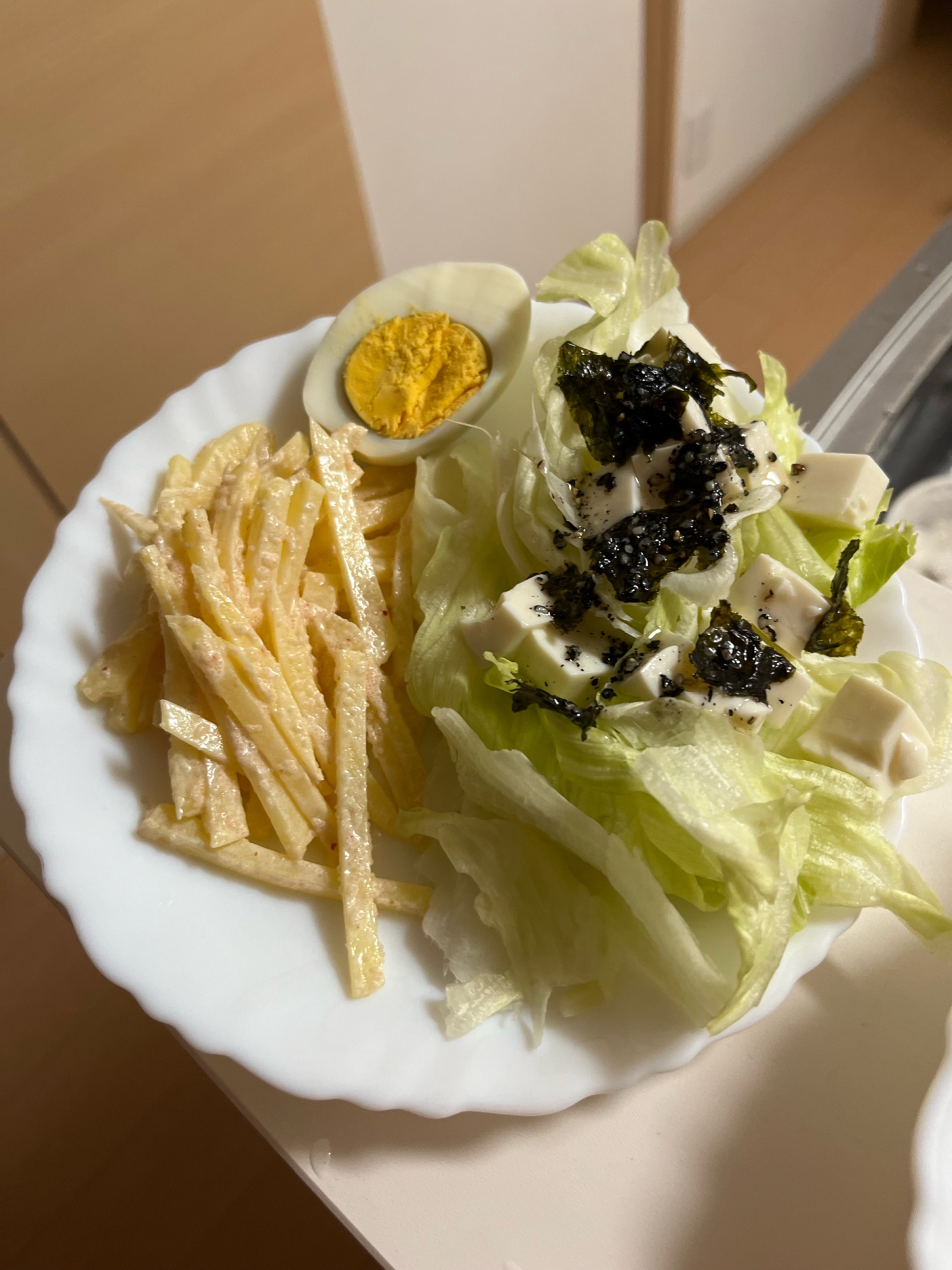 豆腐とレタスの韓国風サラダ