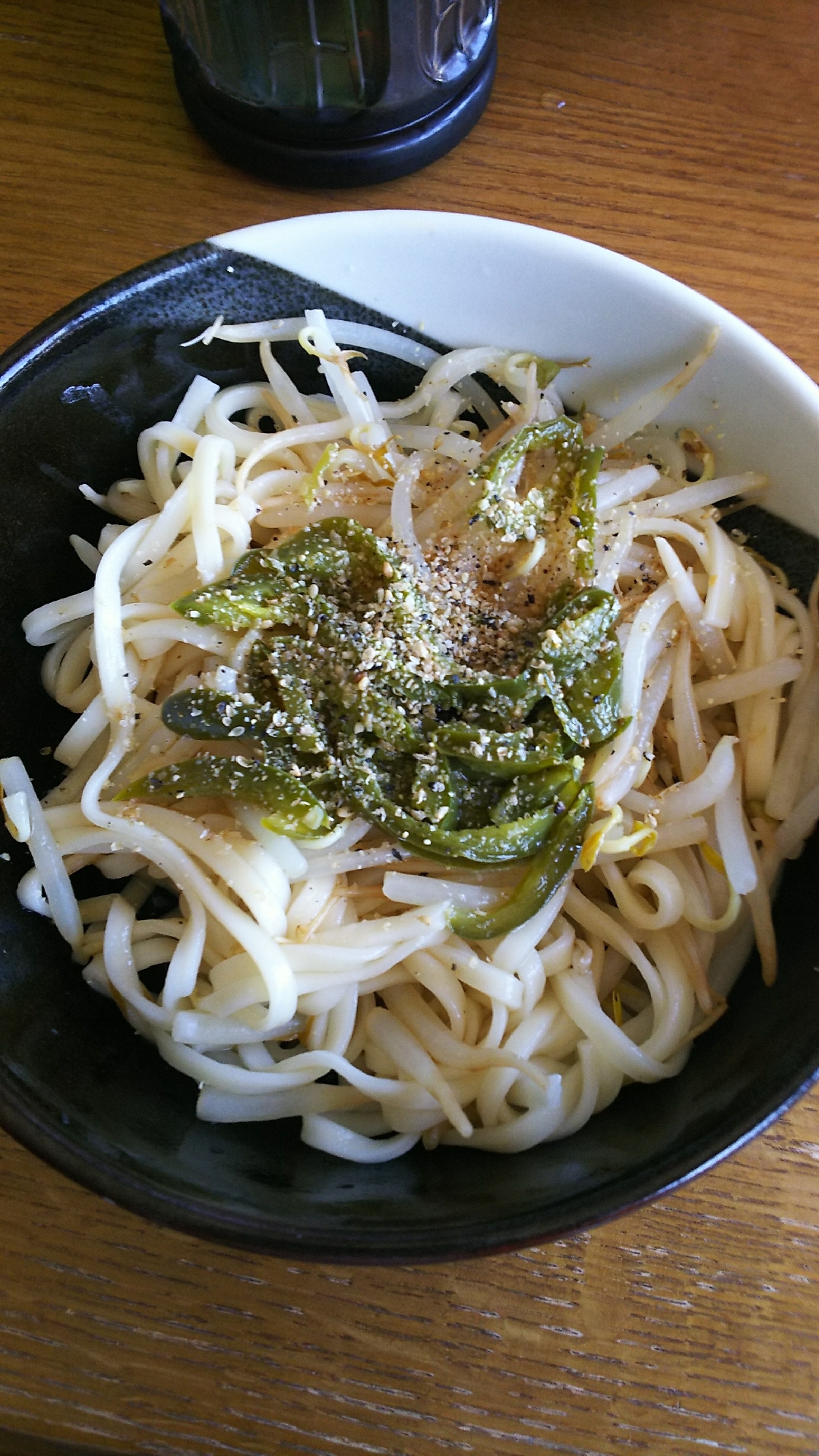 ピーマンともやしのうどん