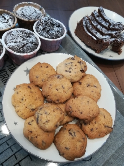 とにかく簡単にできました！
そしてさくっとしておいしいです。
チョコ大きめでも食べごたえありそうですね〜♡