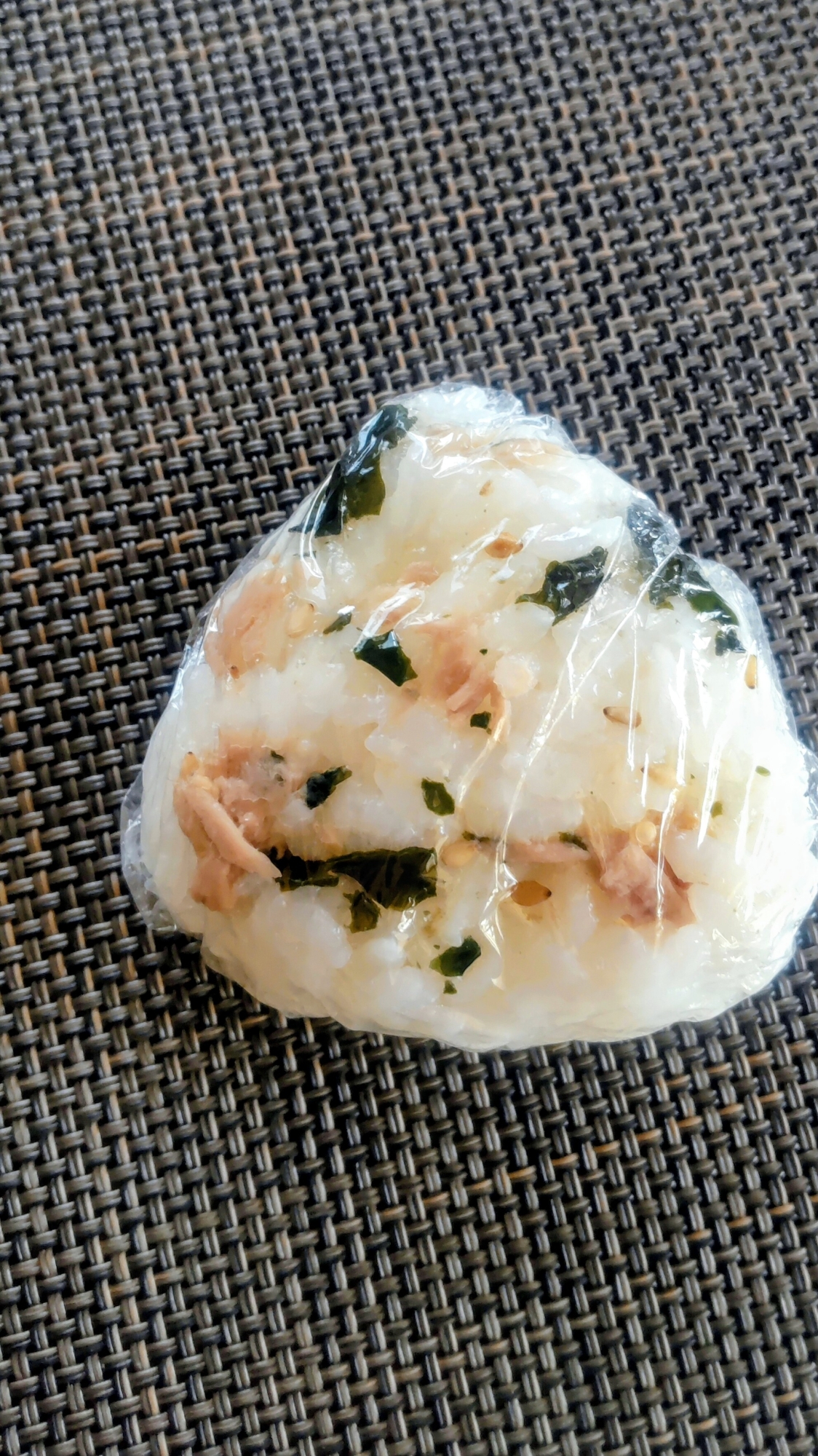 ツナわかめおにぎり
