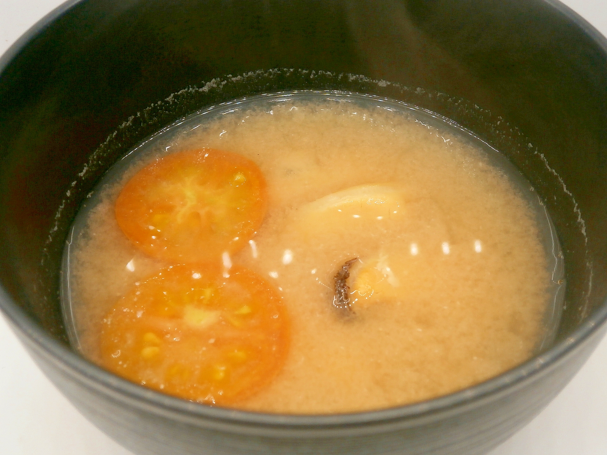 ムール貝とトマトの味噌汁
