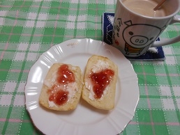 mimi2385さん、こんばんは♪いちごジャムで代用ですm(__)m私の朝食に作って美味しくいただきました❤ごちそうさまでした(*^_^*)