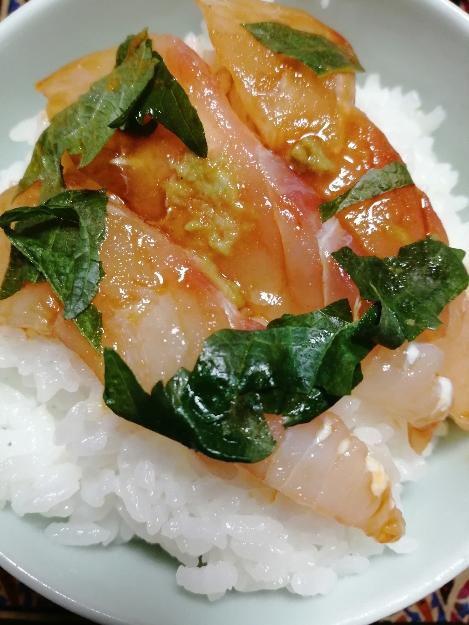 鯛の刺し身醤油わさび付け丼