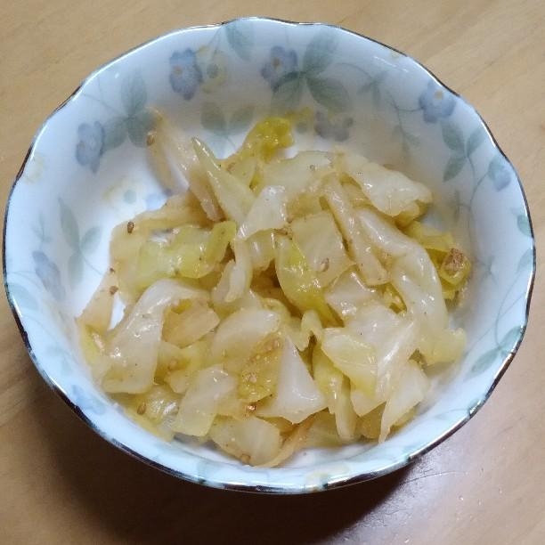 キャベツのごま炒め