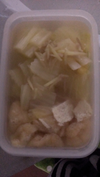 お出汁を取ったし、白菜もあったので、副菜に作りました。
寒いので生姜を加えて、ホカホカの一品ができました♪