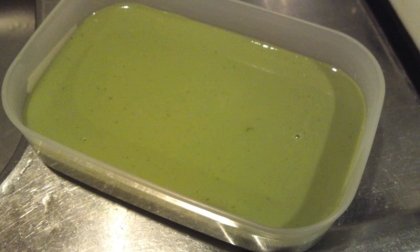 グリーンの彩りのみで、すみません。豆乳と寒天で、とてもヘルシーな抹茶プリンでした。レシピありがとうございました。