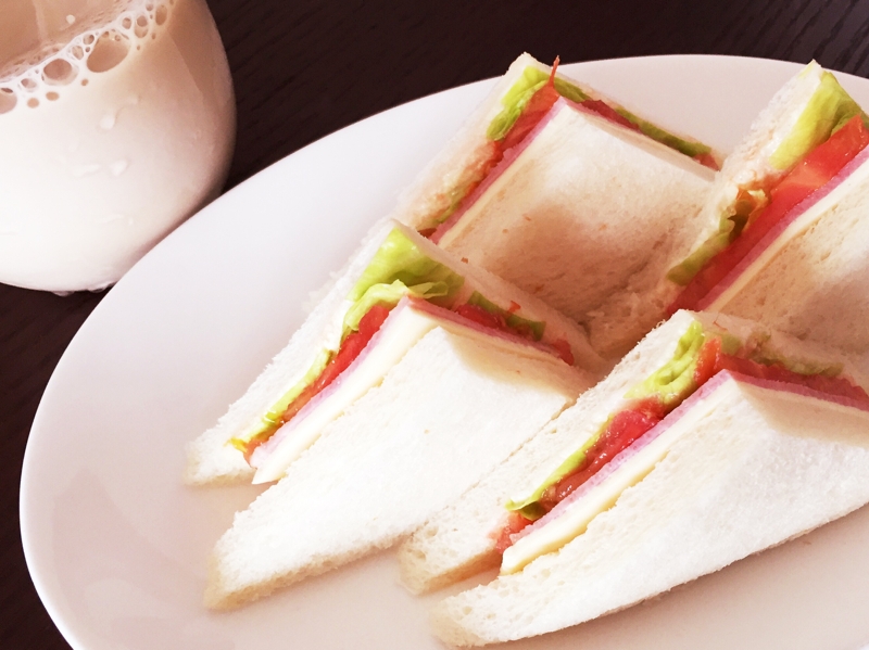 朝食に♪ハムチーズ野菜サンド