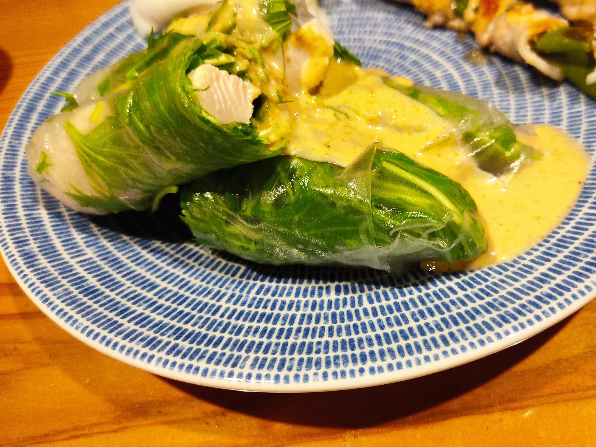 ごま味噌ソースで食べる☆水菜と鶏ハムの生春巻き