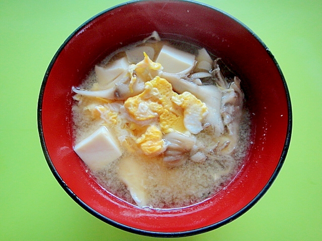 豆腐と舞茸卵の味噌汁