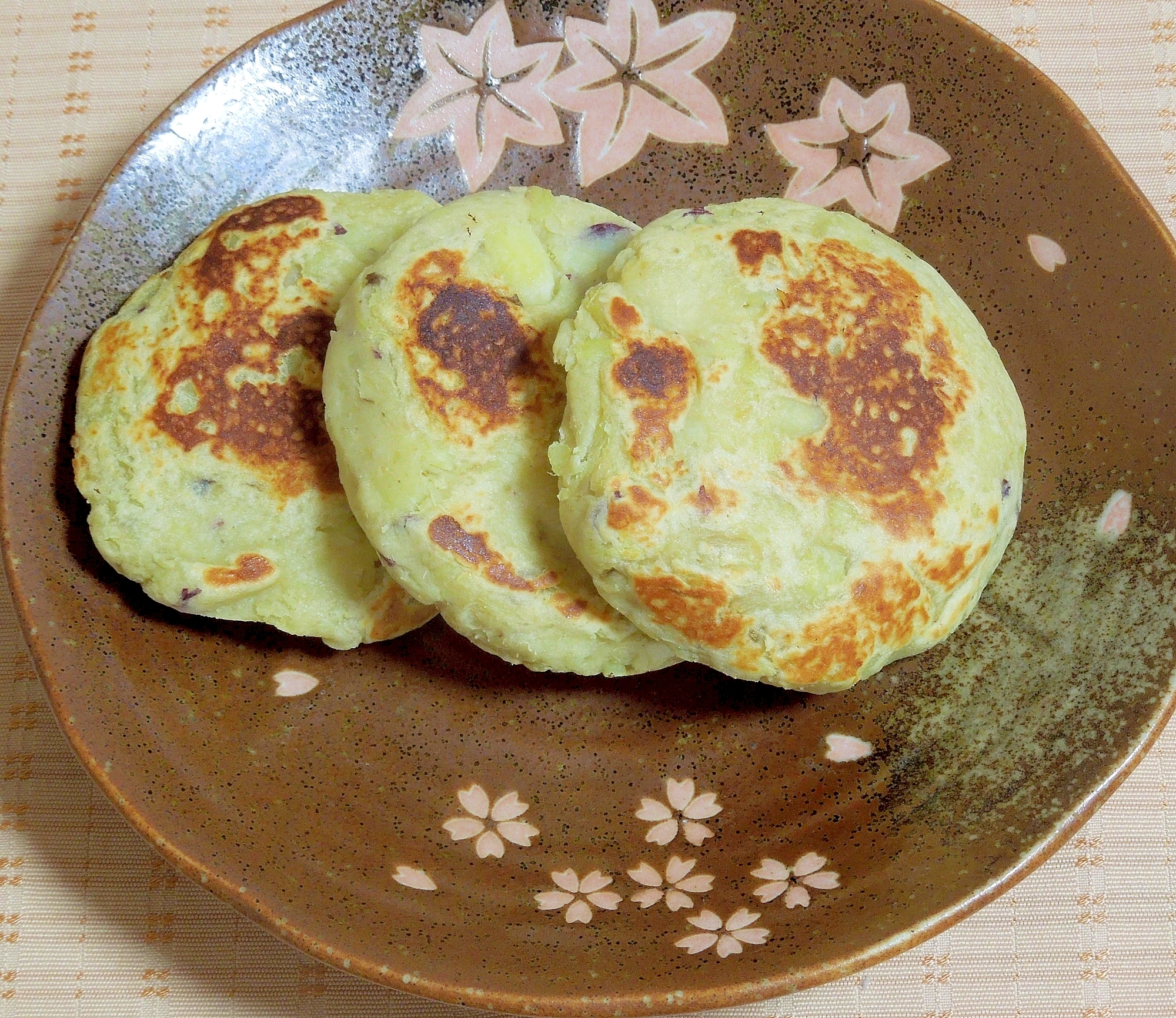 材料2つ☆素朴なスイートポテトパンケーキ