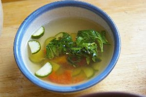 夏野菜の寒天スープ
