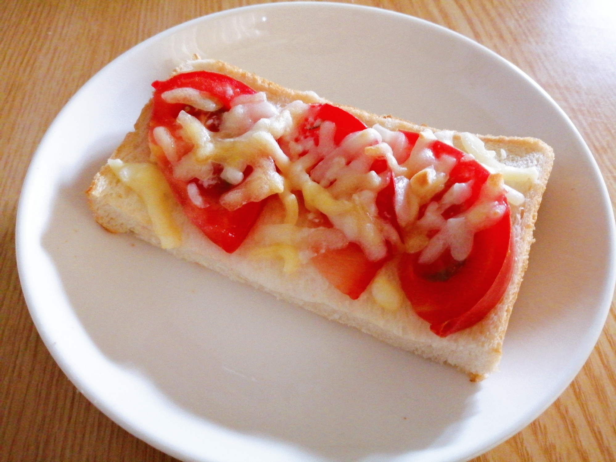 簡単☆トマトとチーズのトースト
