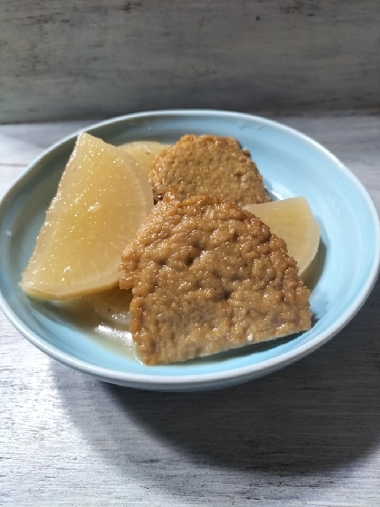 きょうはこちら♬卵もこんにゃくもなしのシンプルおでん風です^^;
大根が大好きなのでいっぱい大根入れて作ってみました♡素敵レシピ感謝❦