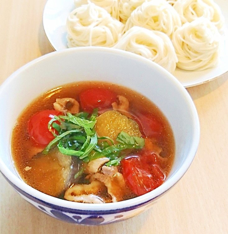 茄子とトマトと豚肉のつけ汁そうめん