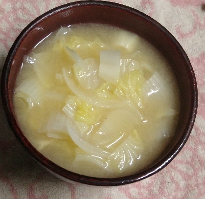 白菜と玉ねぎの合わせ味噌汁