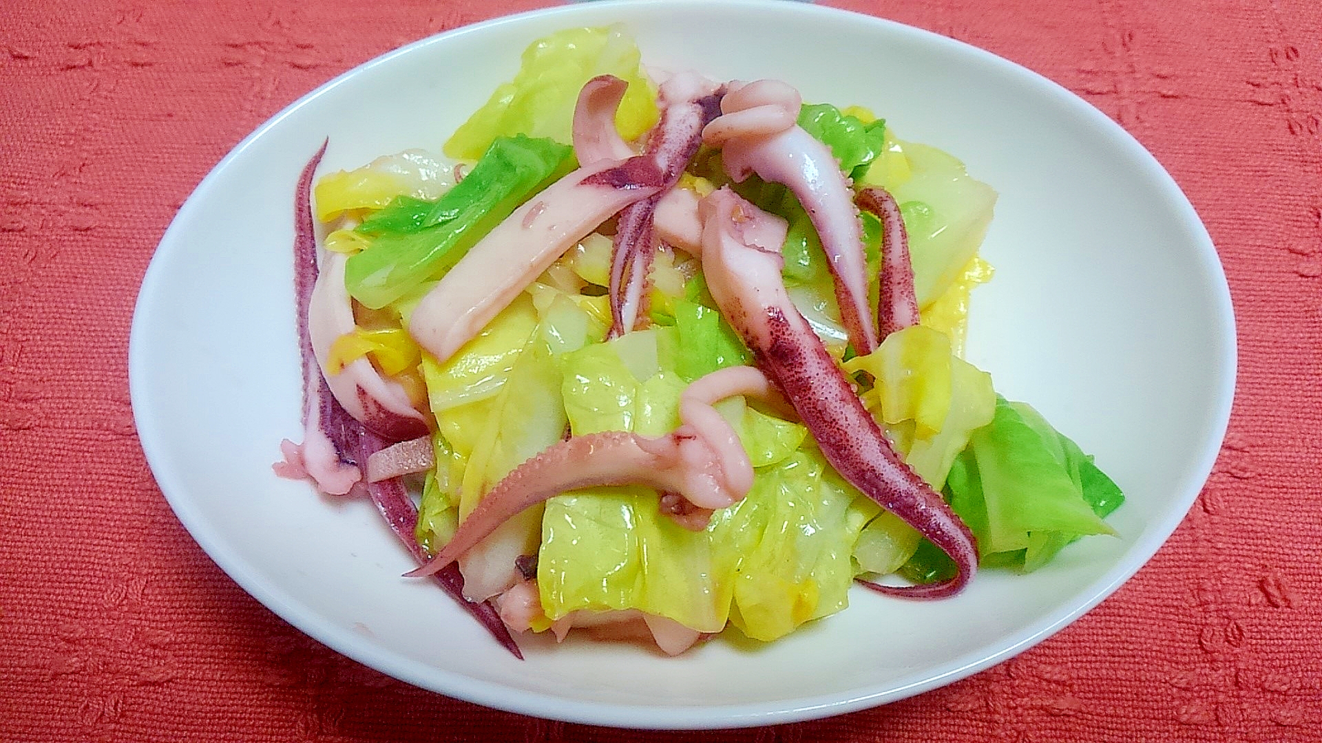 春キャベツとイカのガリバタ醤油炒め