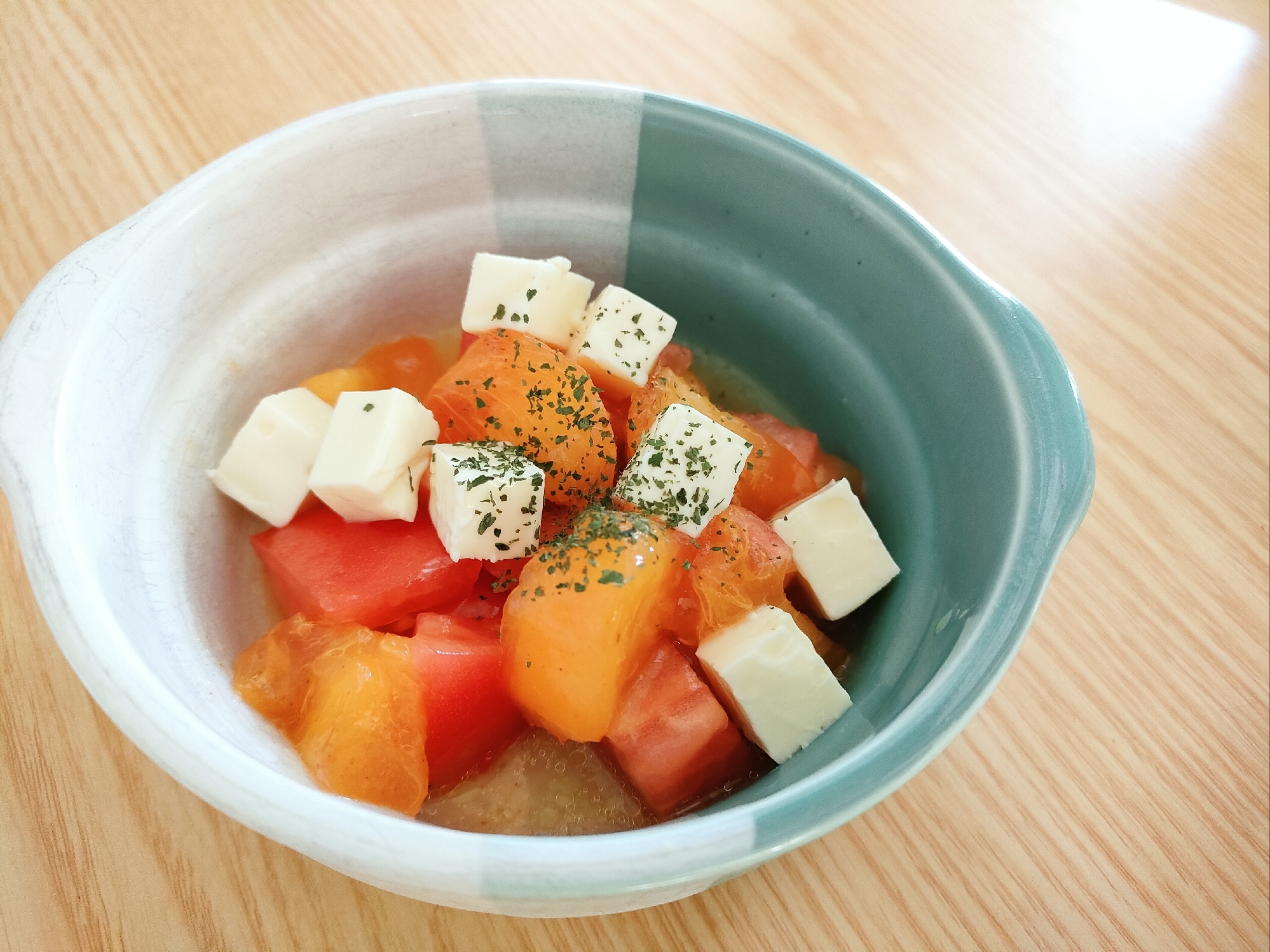 柚子こしょう風味☆柿とトマトとベビーチーズのサラダ