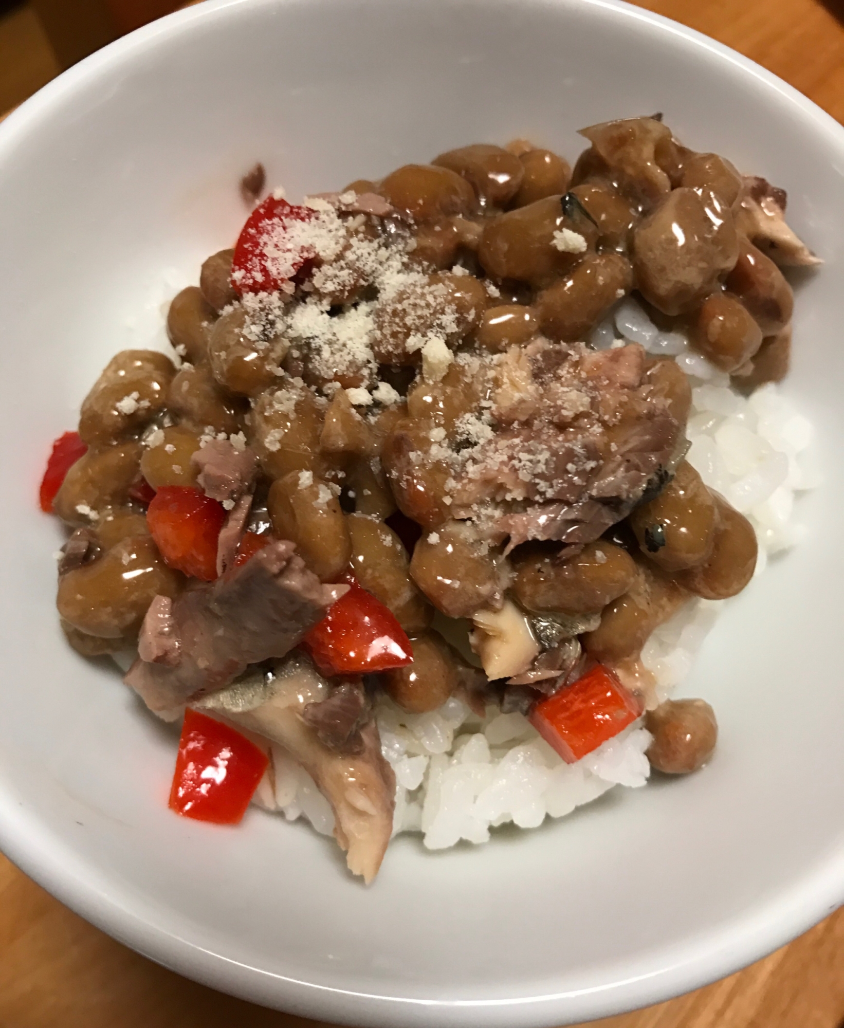 オイルサーディンとパプリカの納豆丼