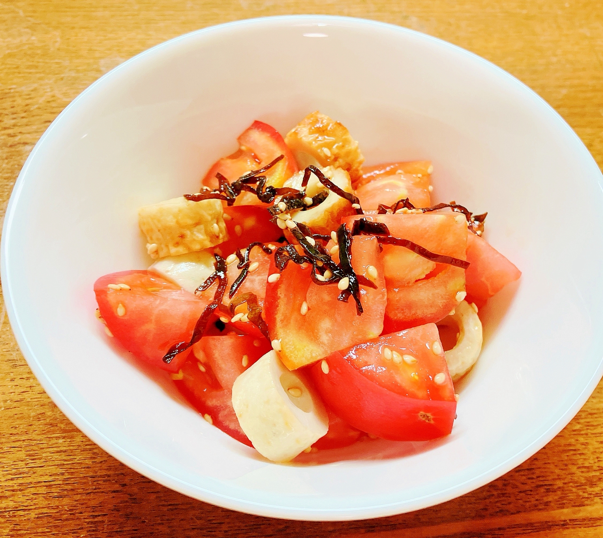 トマトとちくわと塩昆布の和え物