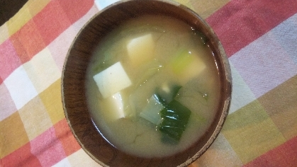 豆腐とチンゲン菜の味噌汁
