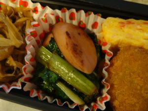 お弁当に☆魚肉ソーセージと小松菜の炒め物